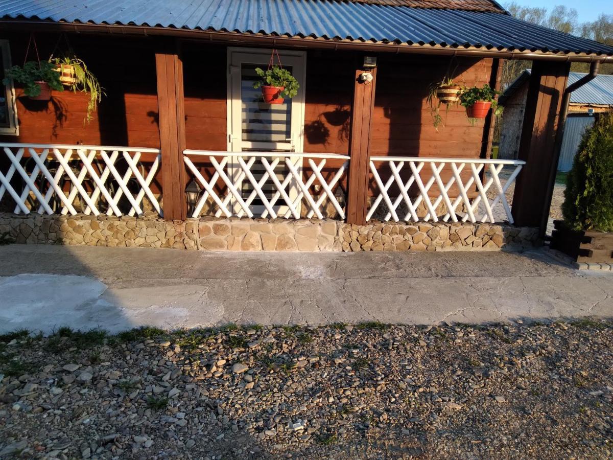 Domek Na Prerii Villa อุสชิกีดอลเน ภายนอก รูปภาพ